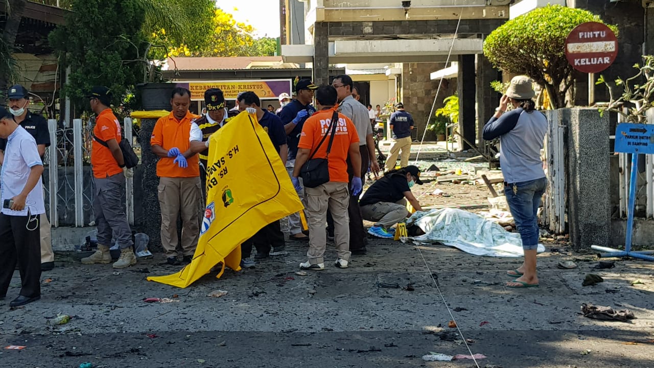 Nampak Gereja Santa Maria Tak Bercela di Ngagel Madya usai di bom.