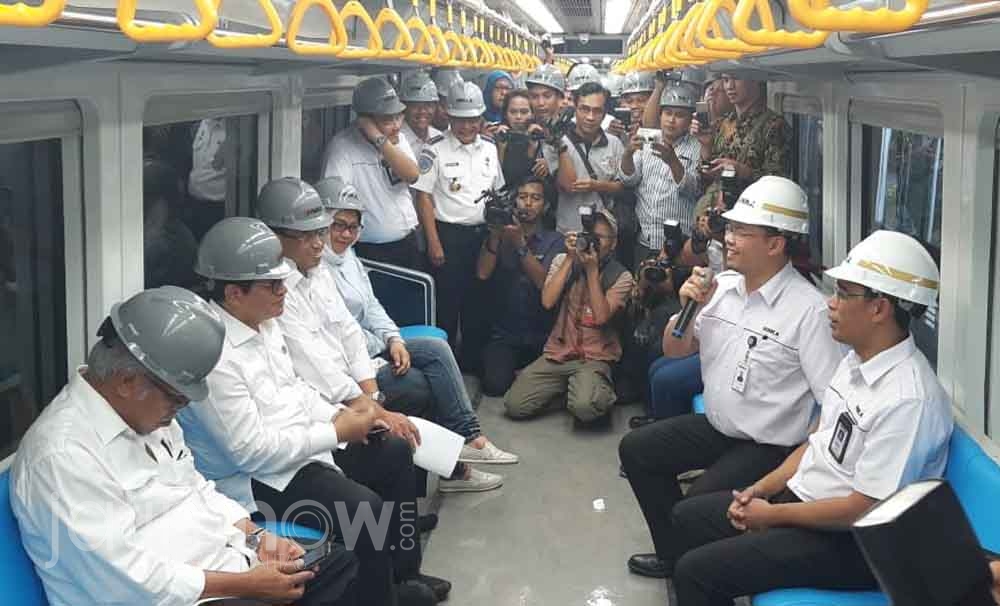 Menteri Perhubungan Budi Karya Sumadi saat acara di PT INKA