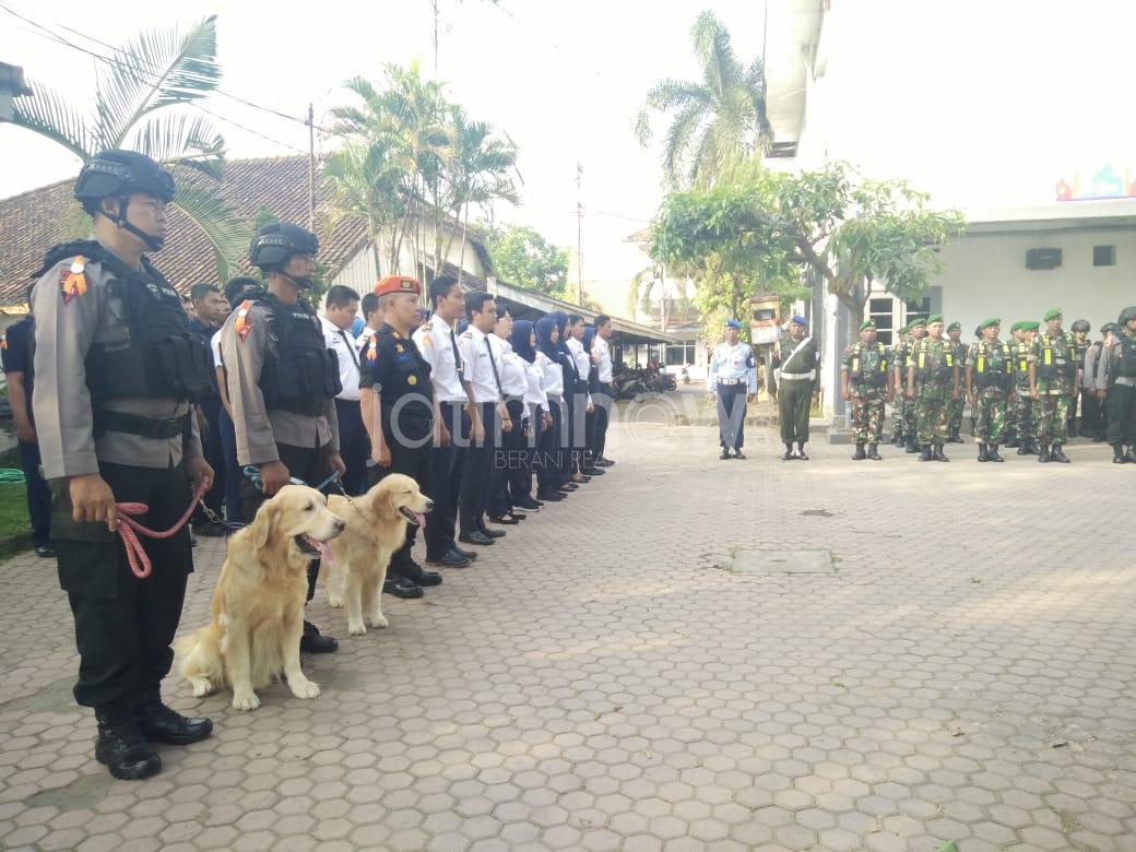 Anjing k9 yang disiagakan di stasiun./Foto: Mita Kusuma.