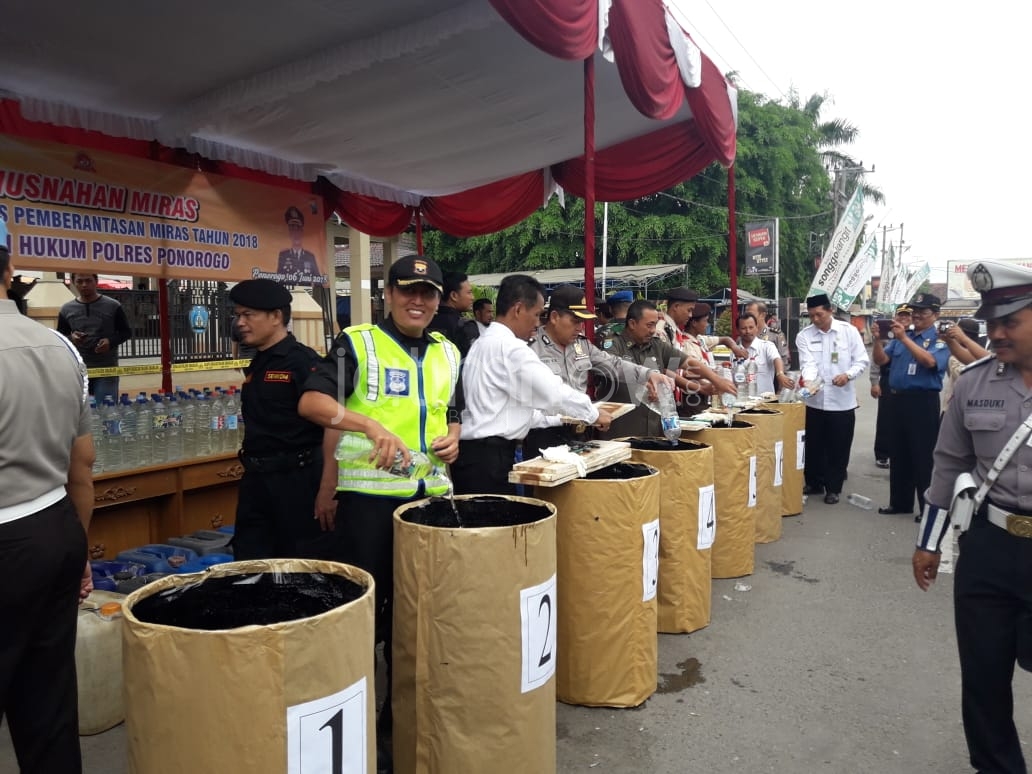 Pemusnahan miras./Foto: Mita Kusuma.