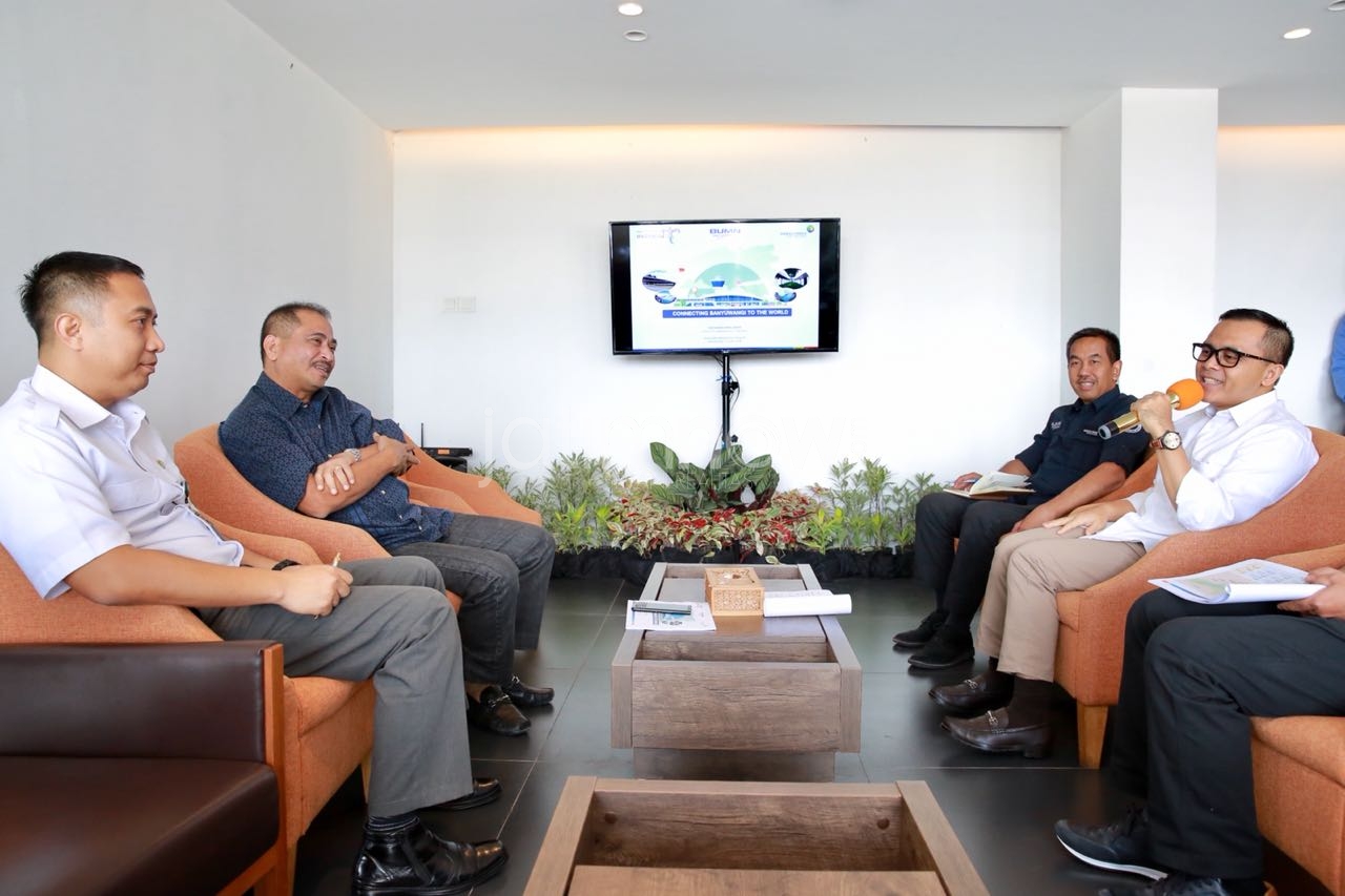Suasana pertemuan Bupati Anas, Dirut AP II Awaluddin, dan Menteri Pariwisata Arief Yahya./Foto: Hafiluddin Ahmad.