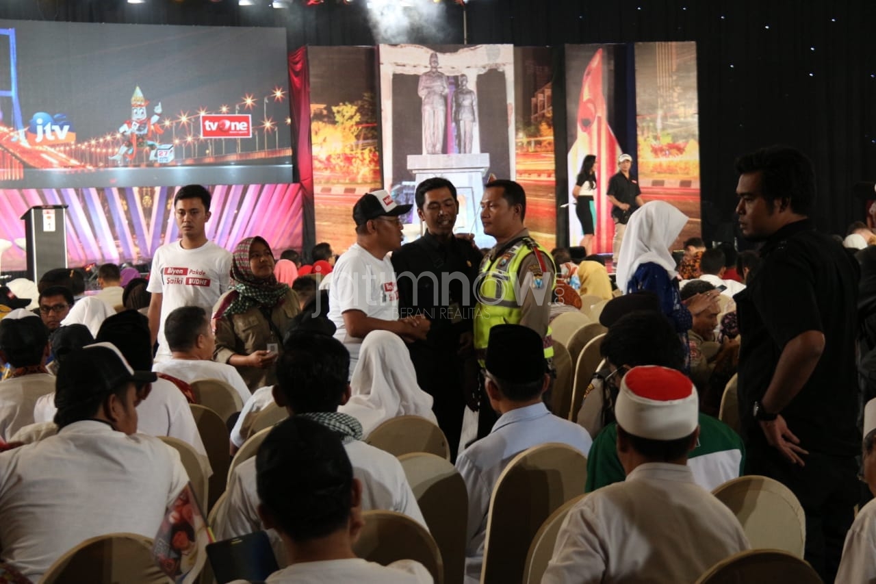 Tak Sportif, Pendukung  Paslon Dikeluarkan dari Area Debat Pilgub