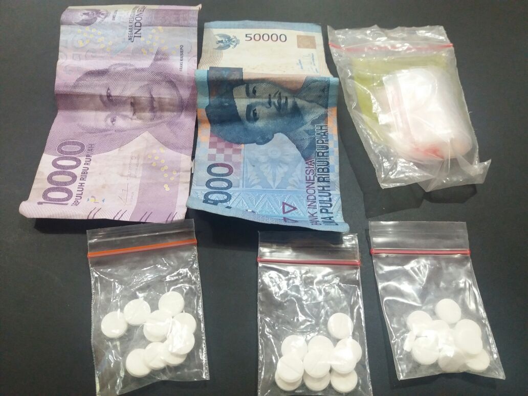 Barang bukti pil trex