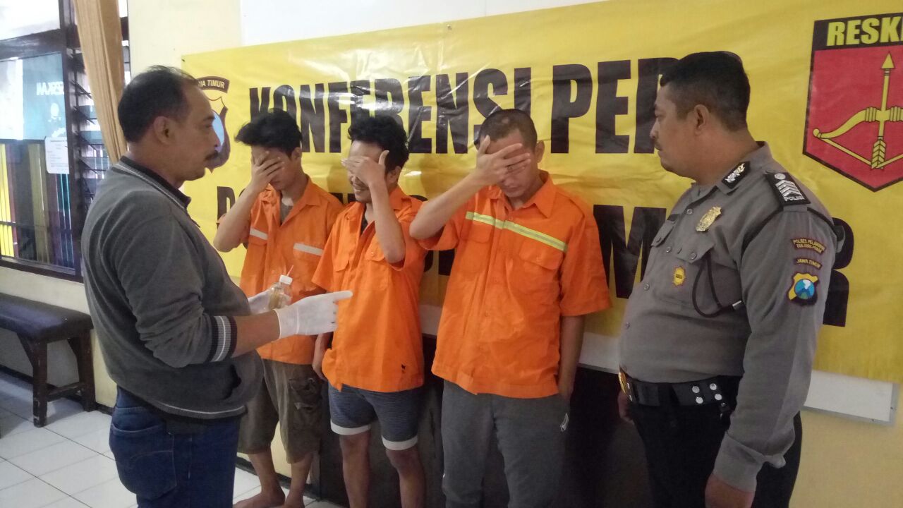 Asyik Pesta Sabu, Tiga Pemuda di Surabaya Digerebek Polisi