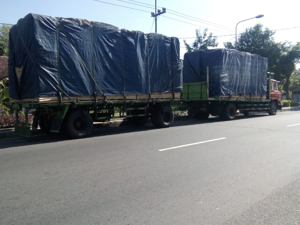 Motor Tergilas Roda Truk, Nyawa Pelajar di Ngawi ini Selamat