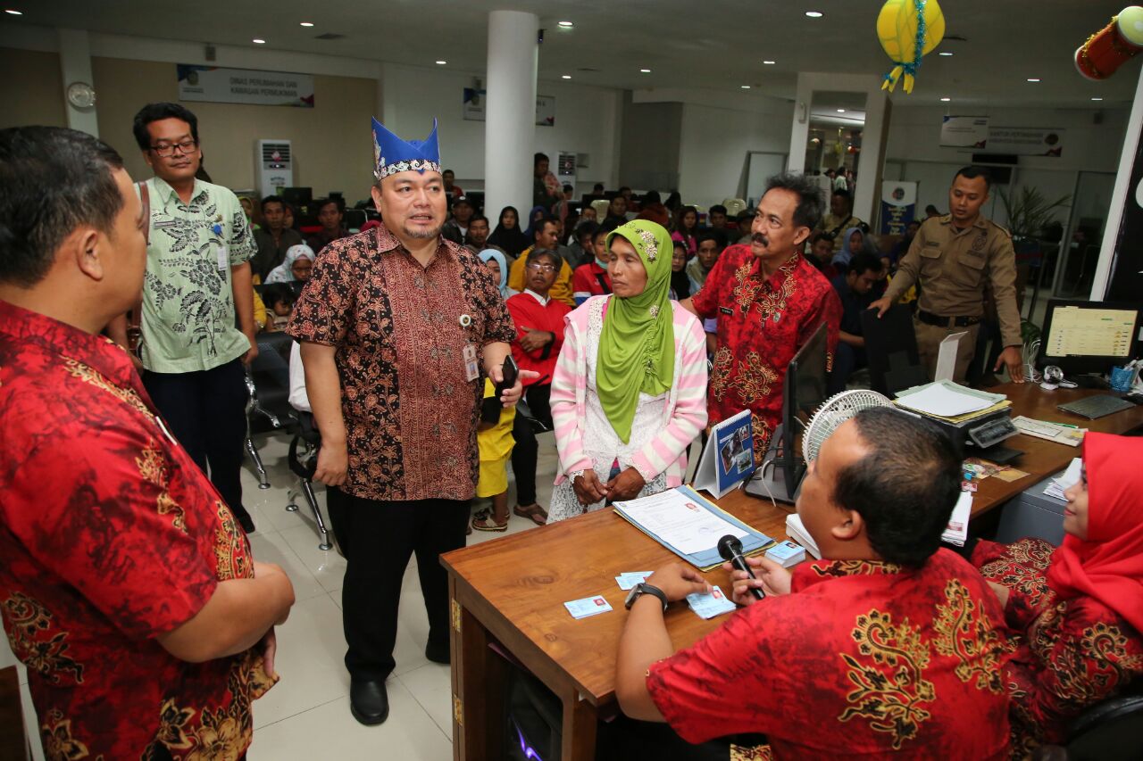 Staf Khusus Kemenpolhukam Farizay Irawadi saat berkunjung ke Mal Pelayanan Publik Banyuwangi/Foto: istimewa