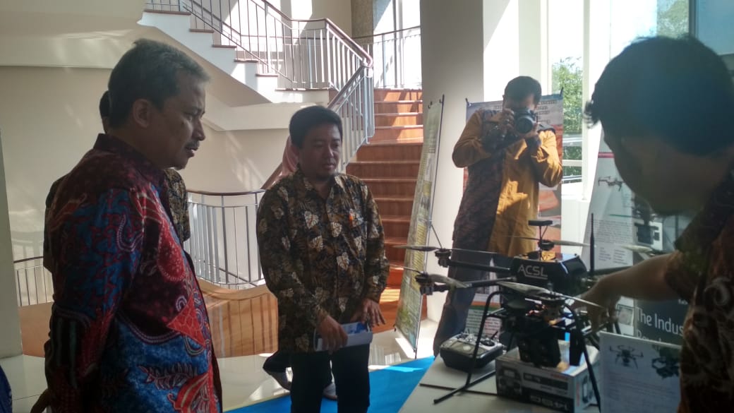 Peralatan drone yang digunakan untuk pemetaan.