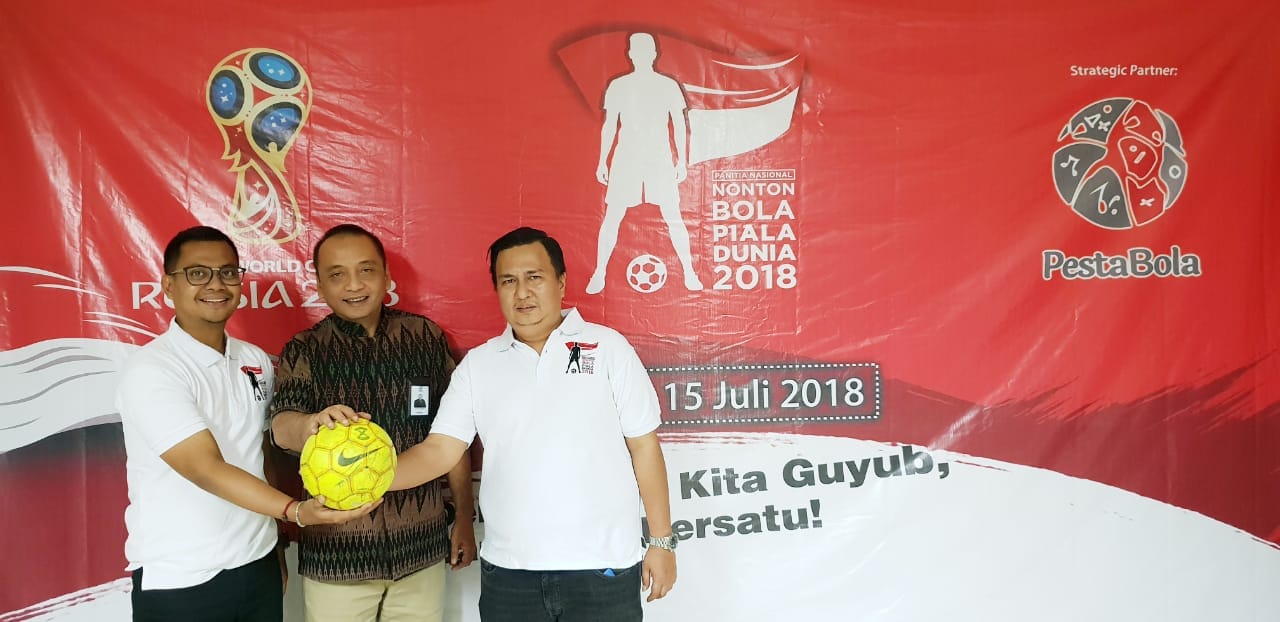 Panitia Nasional Nonton Bola Piala Dunia 2018 bersama PT Surabaya Industrial Estate Rungkut (SIER).
