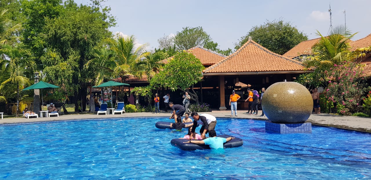 Suasana lomba di Singgasana Hotel.