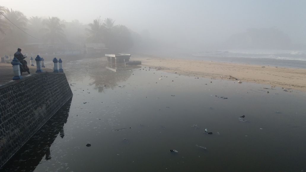 Gelombang Tinggi Landa Laut Selatan Jawa di Pacitan
