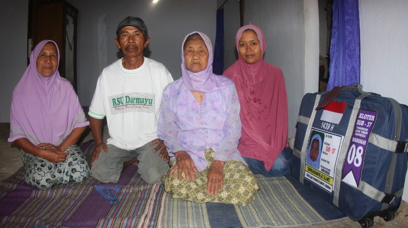 Nenek Supinah bersama keponakan-keponakannya/Foto: Mita Kusuma