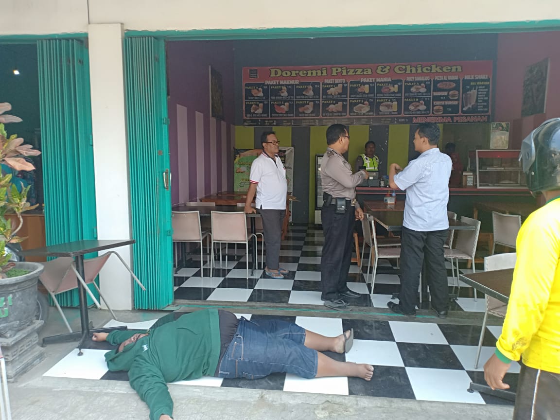 Petugas mengidentifikasi korban