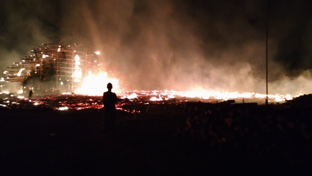 Gudang tembakau yang terbakar 