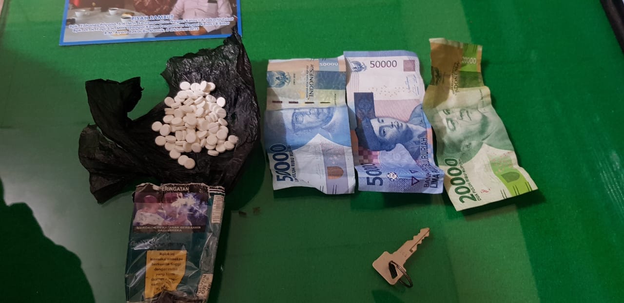 Pemuda di Blitar ini Edarkan Pil Koplo di Terminal
