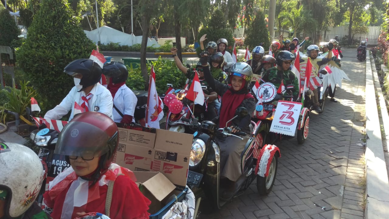 Komunitas DMI Surabaya saat parade di Taman Kunang-Kunang