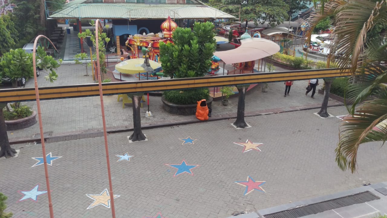 Suasana Taman Remaja Surabaya yang sudah Tak Beroperasi