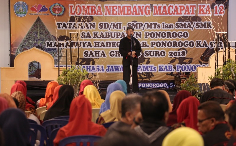 Wakil Bupati Ponorogo Soedjarno saat membuka lomba nembang macapat.