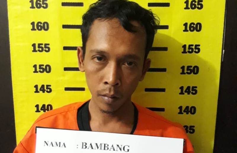 Bambang Supriyadi saat di Mapolsek Gambiran.