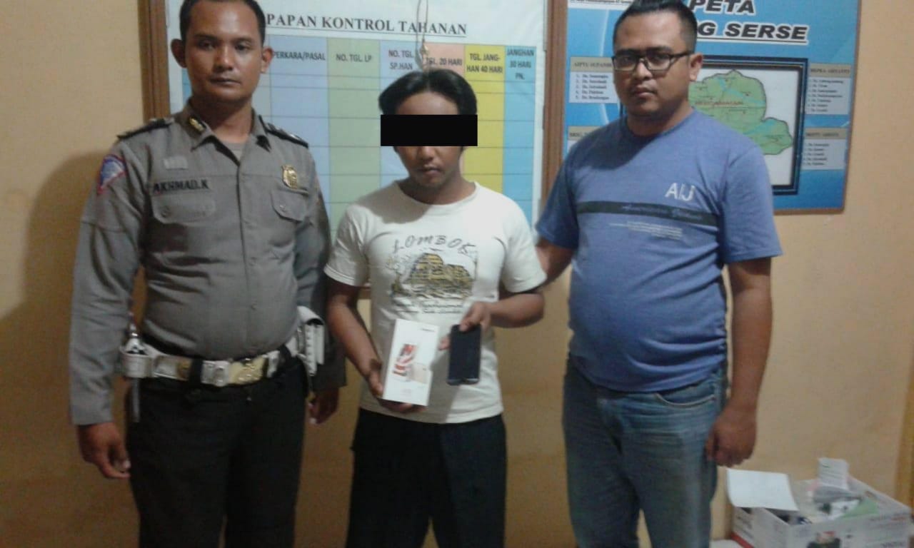 MR saat berada di Mapolsek Duduk Sampeyan (istimewa)