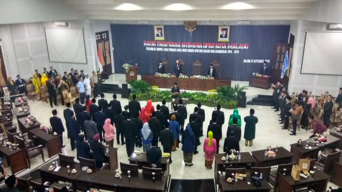 40 anggota DPRD Kota Malang yang baru saat dilantik/Avirista Midaada