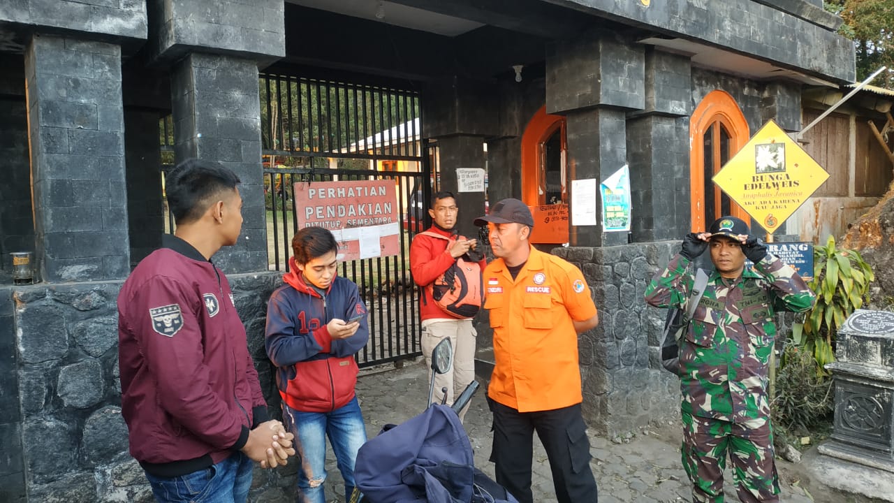 Tim Gabungan Masih Mencari 100 Pendaki yang Terjebak di Gunung Lawu