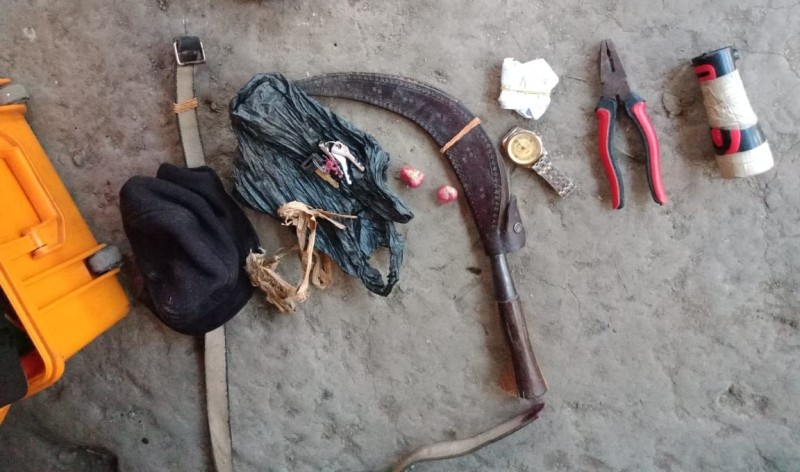 Sosok Mayat Bercelurit Ditemukan Tertelungkup di Kandang Sapi