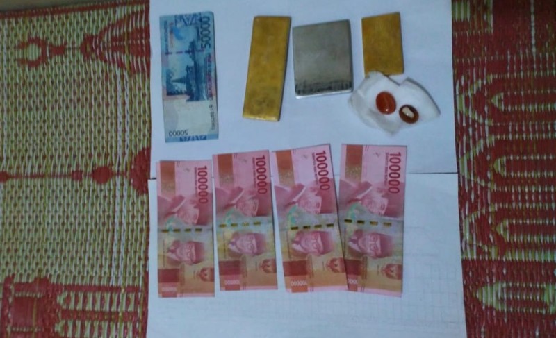 Barang bukti yang diamankan polisi dari komplotan ini.