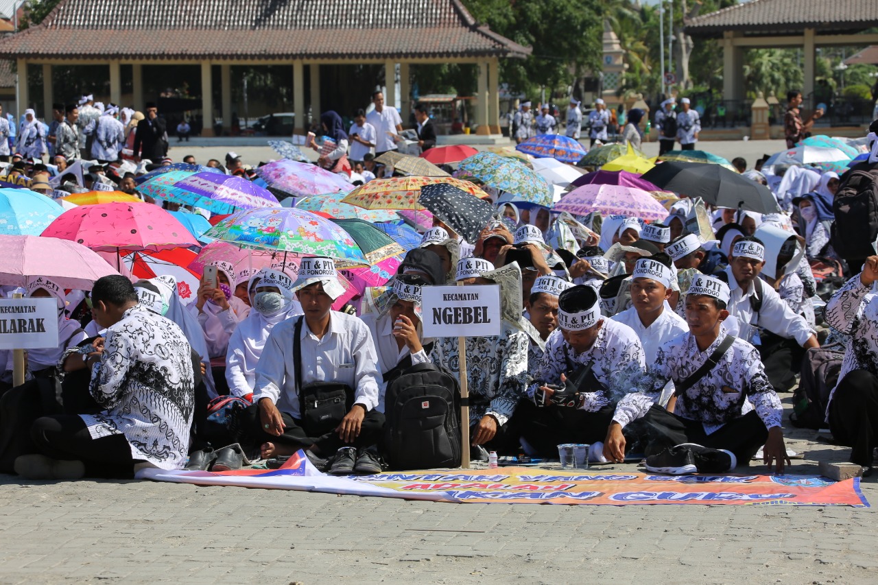 Para guru yang melakukan istighosah