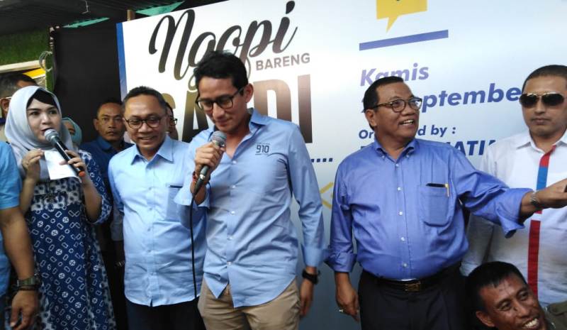 Sandiaga Uno saat mengunjungi Co-Working Space Satu Atap Surabaya yang ada di Jalan Pacar, Surabaya,  Kamis (27/9/201).  