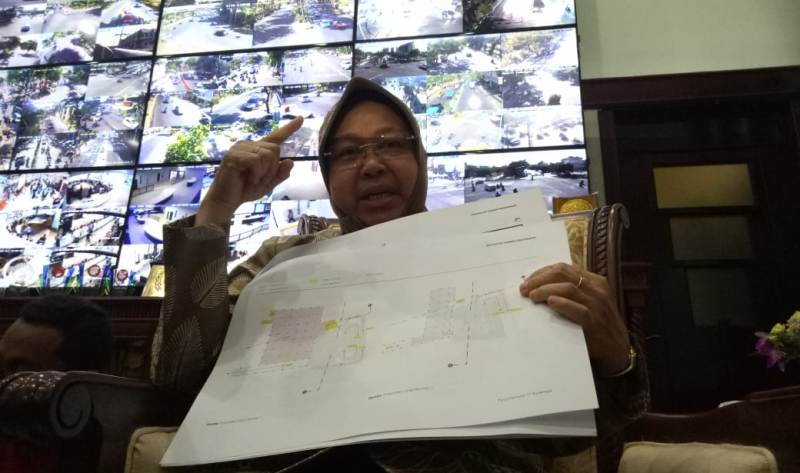 Wali Kota Risma saat di ruang kerjanya, Jumat (5/10/2018).