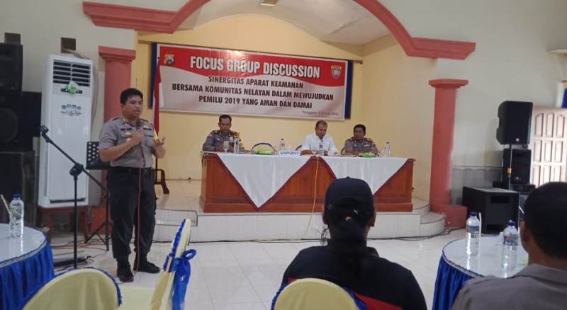 Kapolres Trenggalek, AKBP Didit BWS saat di forum FGD bersama para nelayan, Sabtu (6/10/2018).