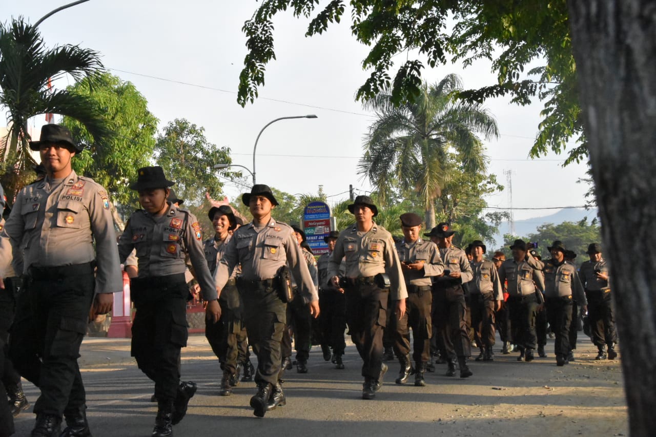 Peserta long march dalam rangka memperingati hari Sumpah Pemuda