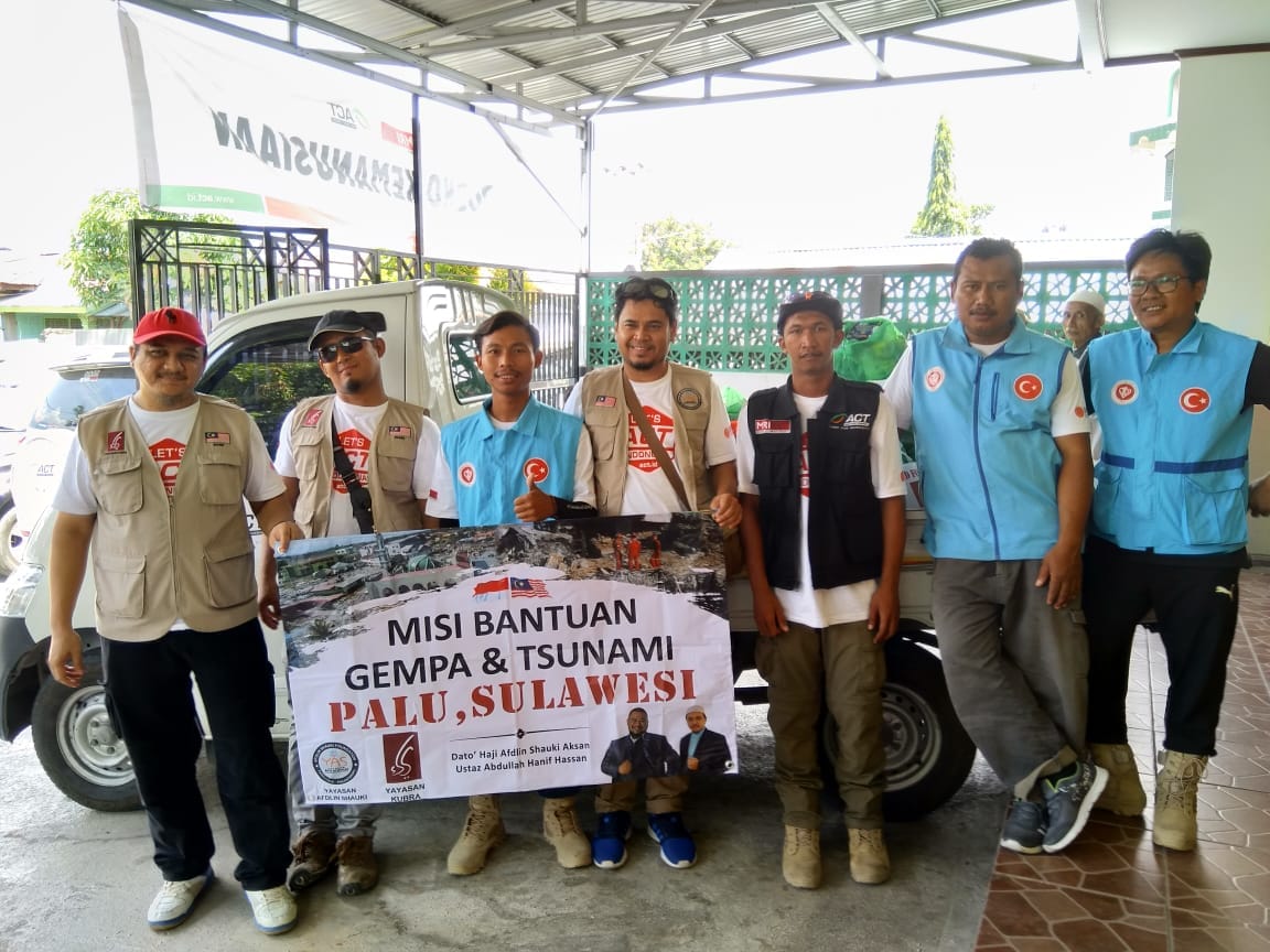 Wahyu Eko Purnomo Aji, relawan bencana gempa Palu yang berangkat menggunakan motor vespa dan menyumbangkan satu kardus mi instan