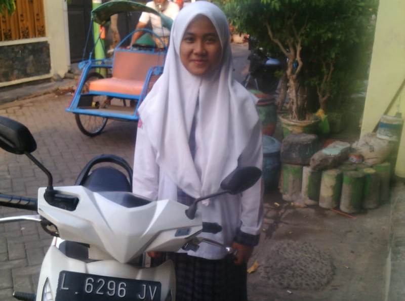 Motornya Selamat dari Kebakaran Rumah Parkir, Pelajar ini Sujud Syukur