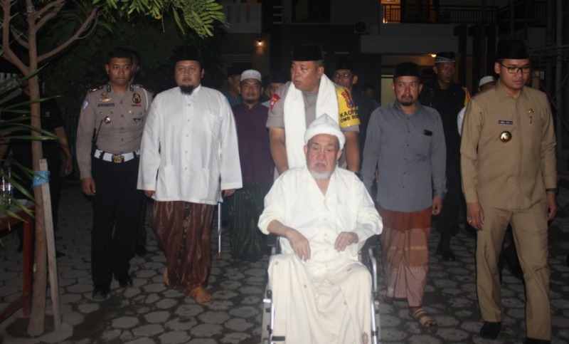 Kapolda Jatim saat bersilaturrahmi di Ponpes Nurul Cholil, Bangkalan.