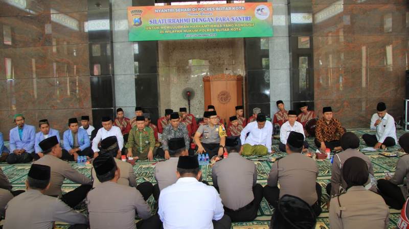 Puncak Hari Santri di Polres Blitar Kota Ditutup dengan Nyantri Sehari