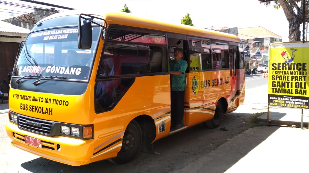 Salah satu armada bus sekolah gratis yang akan ditambah jumlahnya di Tulungagung
