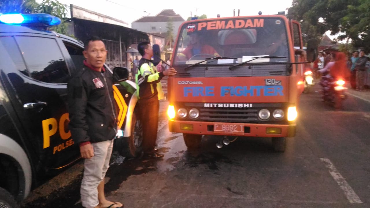 Mobil PMK yang terlihat mendatangi tempat kejadian perkara