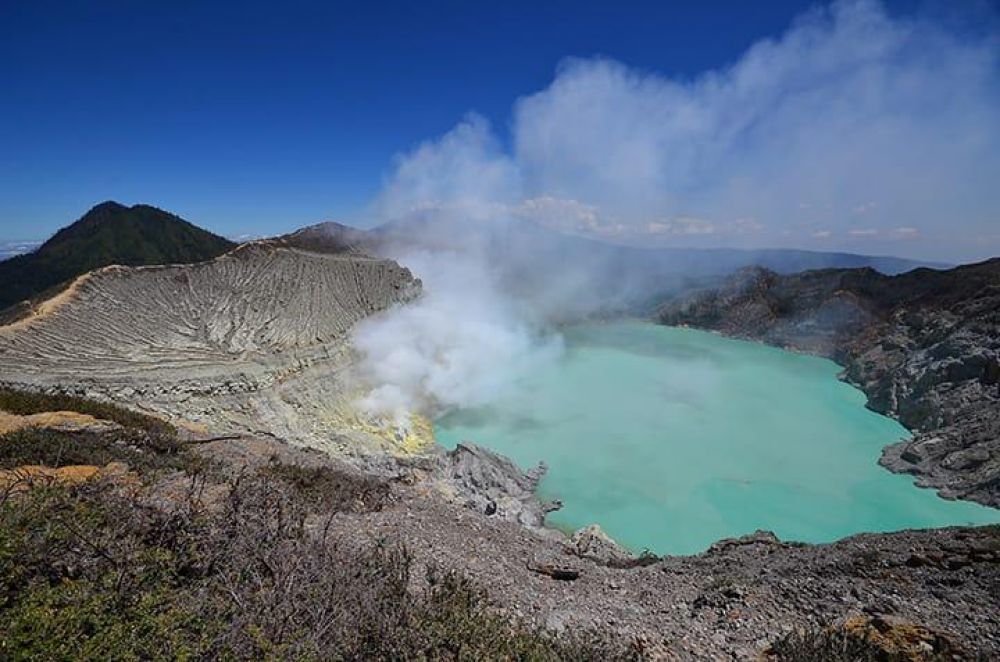Taman Wisata Alam Kawah Ijen Dibuka Kembali Usai Kebakaran