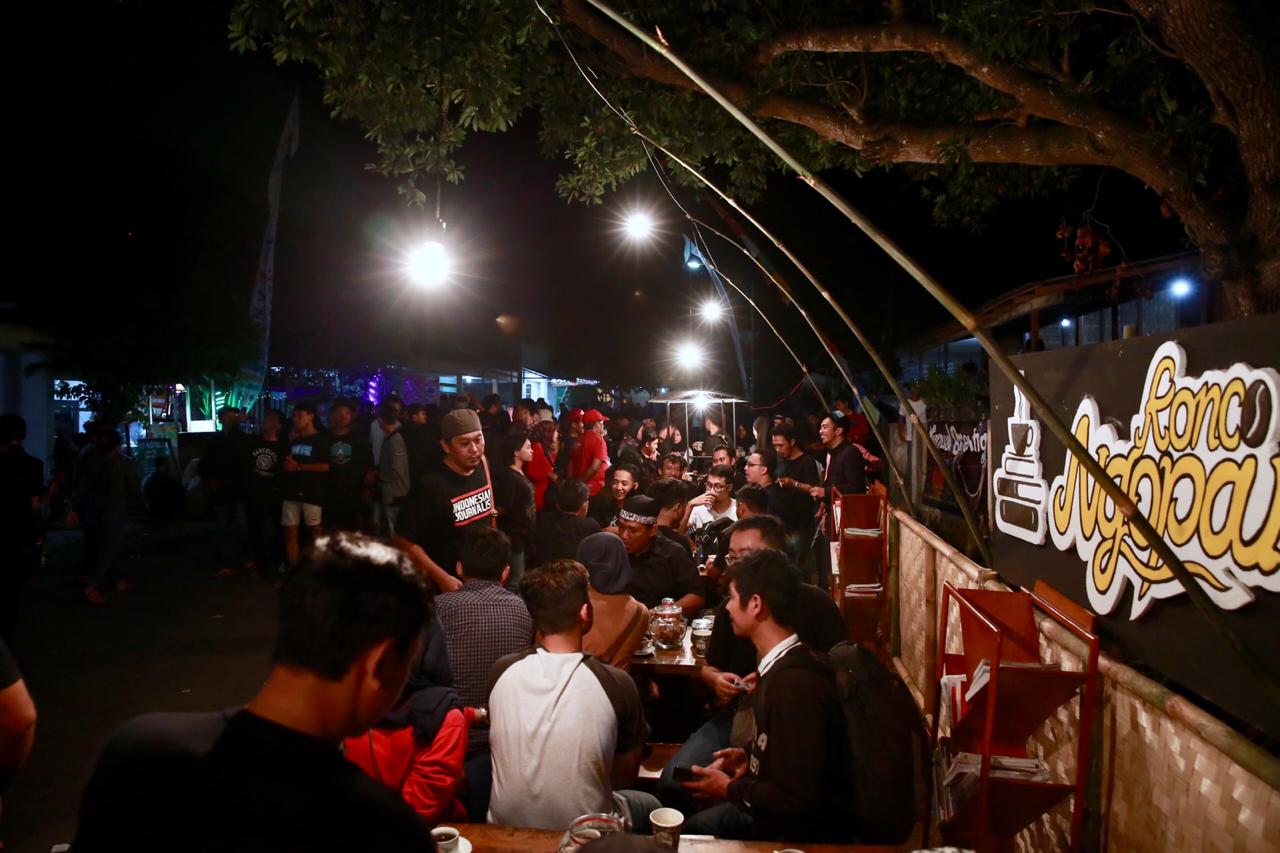 Suasana Festival Kopi Sepulu Ewu yang dipadati pengunjung