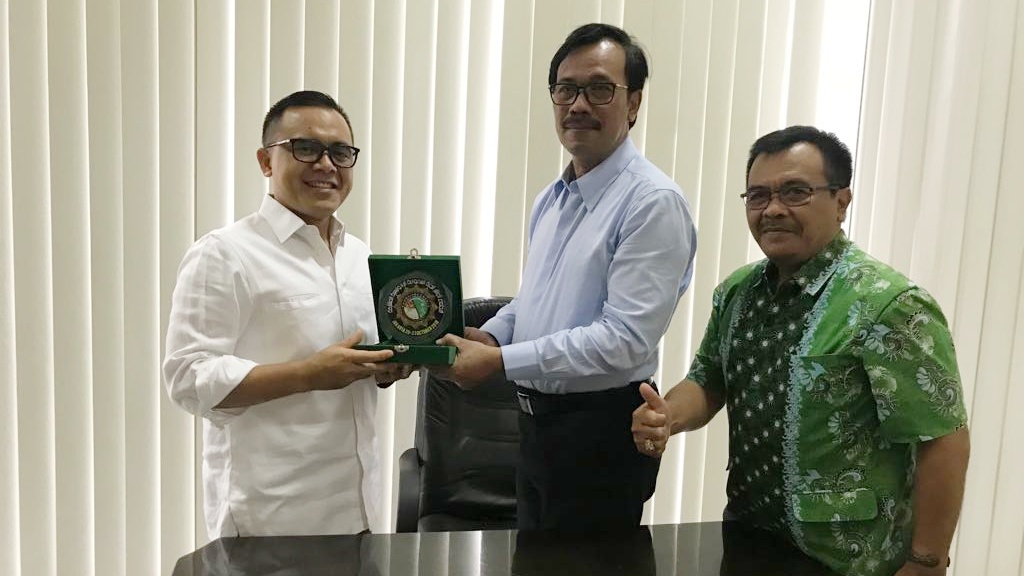 Bupati Banyuwangi Abdullah Azwar Anas (kiri) saat bertemu Dubes Indonesia untuk Kerajaan Arab Saudi.