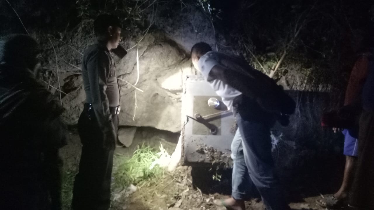 Brankas Besar Ditemukan di Sungai, Siapa Kehilangan?