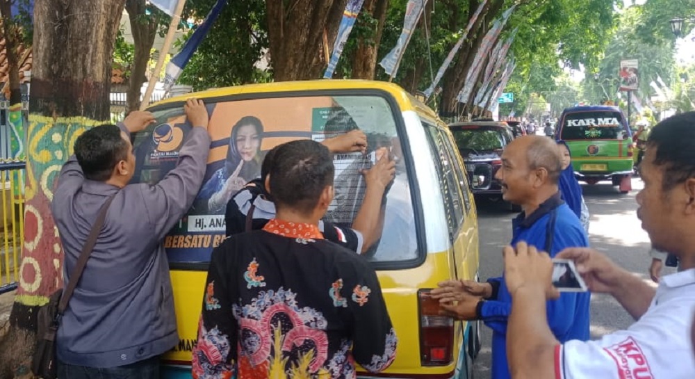 Langgar Aturan Pemilu, Panwas Kota Probolinggo Bersihkan APK dan BK 