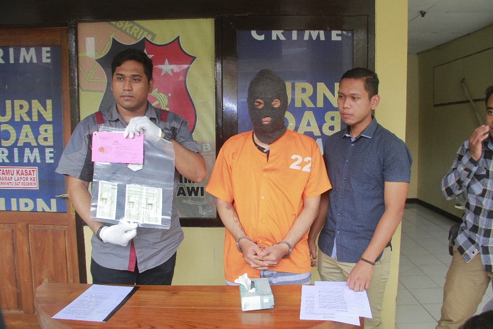 Sat Reskrim Polres Ngawi tangkap Khoirul pelaku penipuan yang mengaku bisa menjadikan PNS.