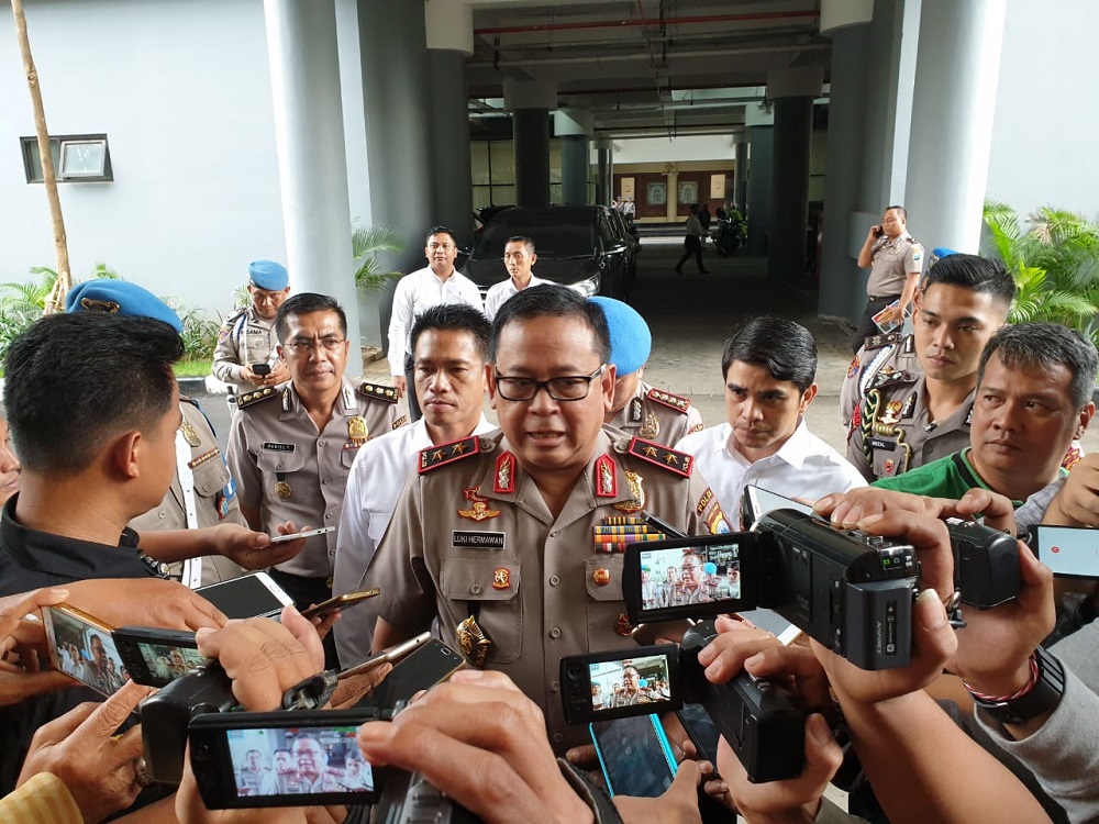 Kapolda Jatim Irjen Pol Luki Hermawan saat jumpa pers di Mapolda Jatim.