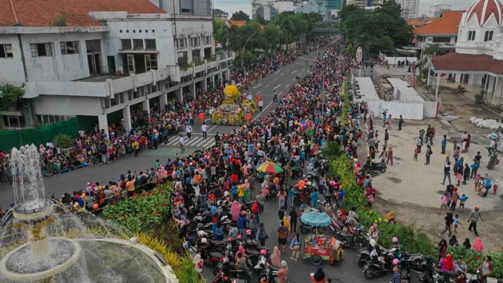 Keseruan Pawai Surabaya Vaganza Meriahkan HUT ke-726