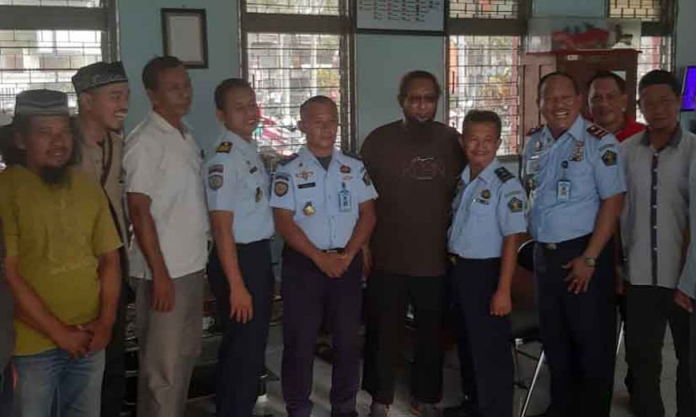 Ridwan Sungkar (baju coklat)