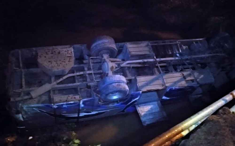 Bus Sumber Rahayu yang alami kecelakaan di Ngawi