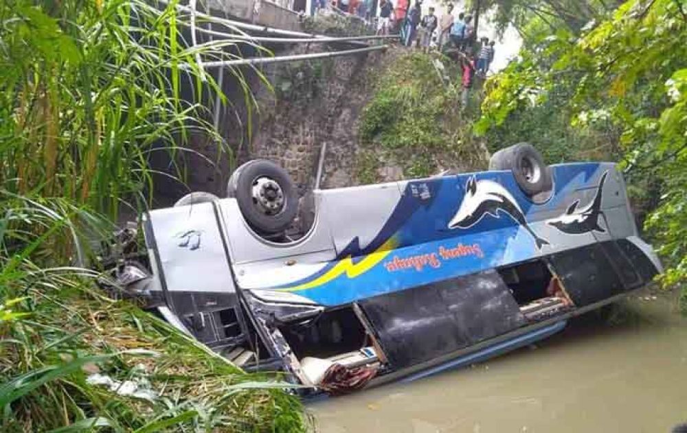 Bus Sumber Rahayu yang alami kecelakaan