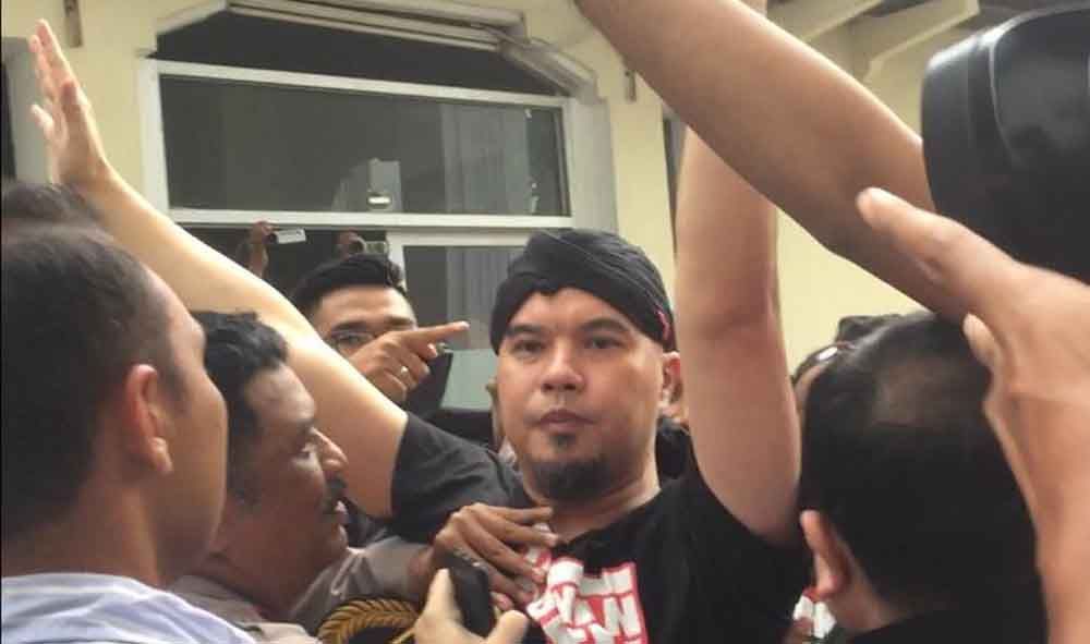 Ahmad Dhani dalam sidang beberapa waktu lalu di Pengadilan Negeri Surabaya